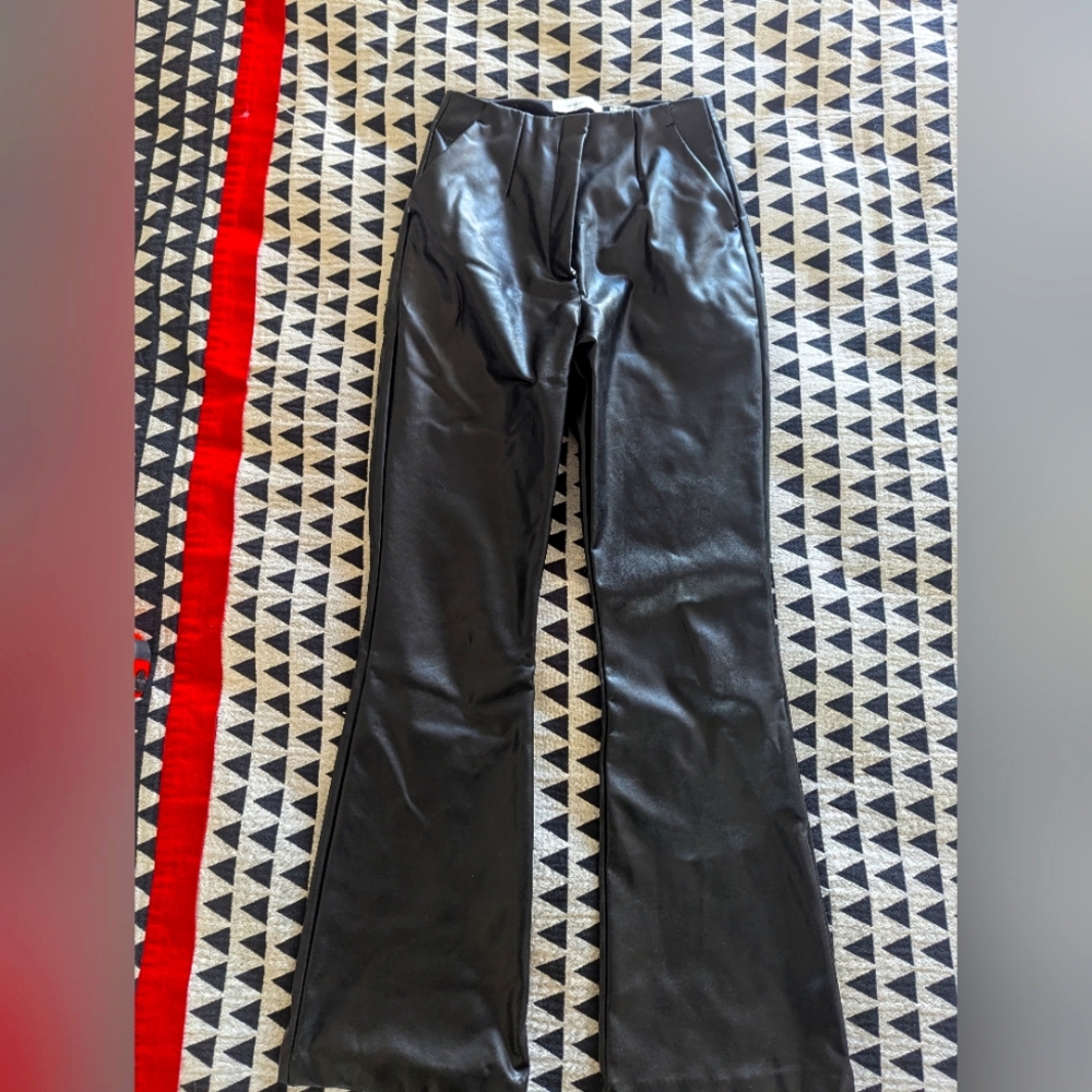 Abercrombie and Fitch vegan curve love flare 4L